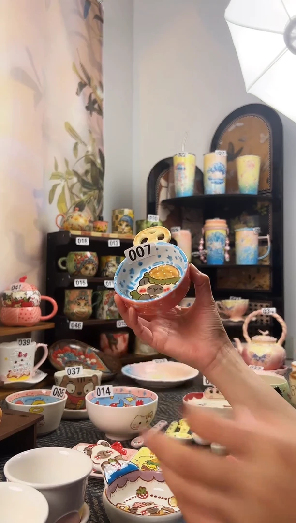 景德镇春序老师独家设计款手绘杯杯