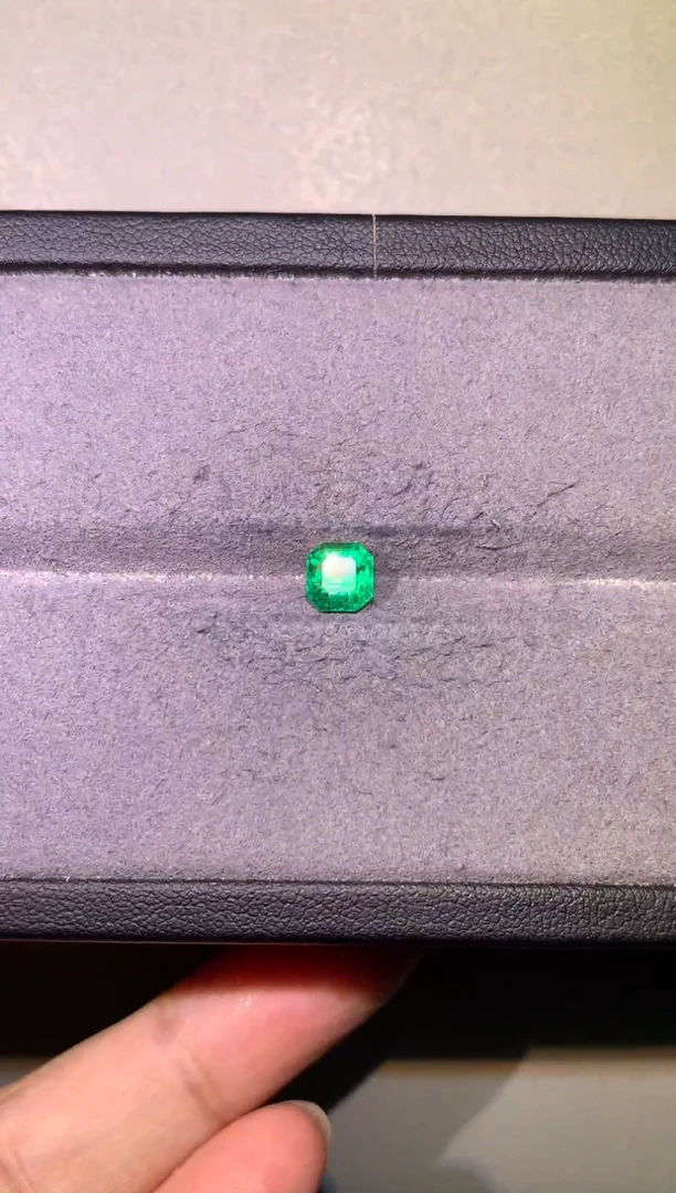 裸石祖母绿0.98ct哥伦比亚VVG极微油吉尔德