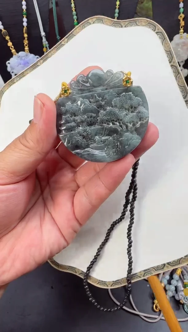 【闪购商品】翡翠颈饰未镶嵌牌子