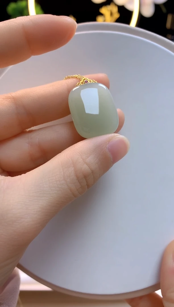 【闪购商品】和田玉吊坠18K金镶嵌高冰晴无事牌