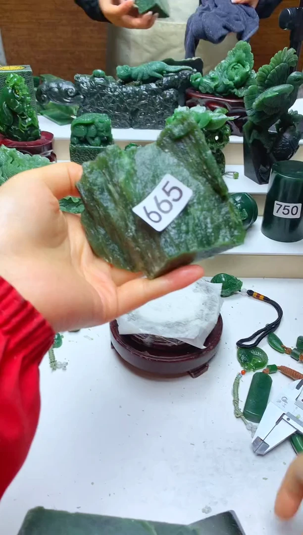 未镶嵌和田玉摆件1