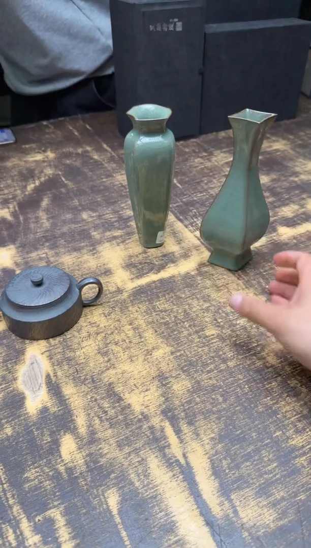 E***n汤忠仁黑胎四方瓶 18cm