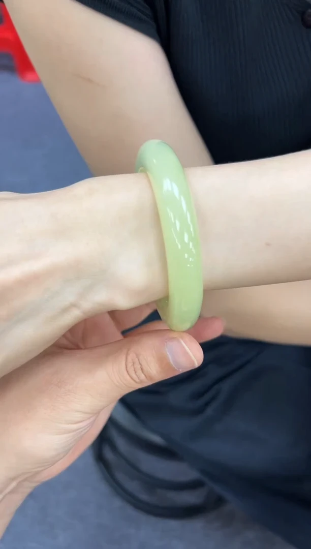 和田玉手镯未镶嵌57+  306