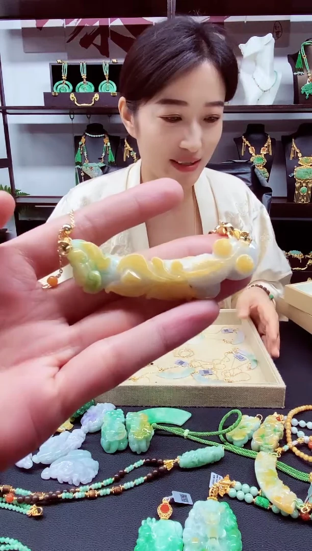翡翠未镶嵌颈饰翡翠吊坠