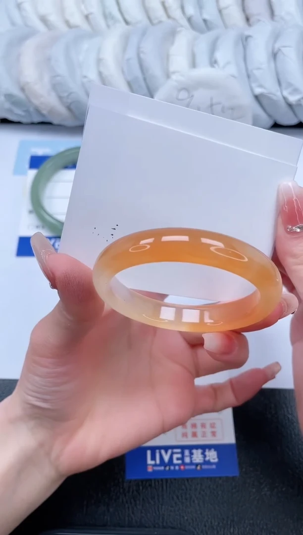 【闪购商品】石英质玉手镯未镶嵌T172-53.6