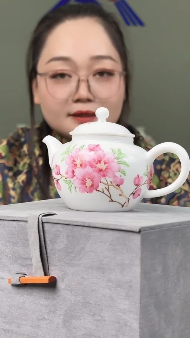 摆件水点桃花瓷壶