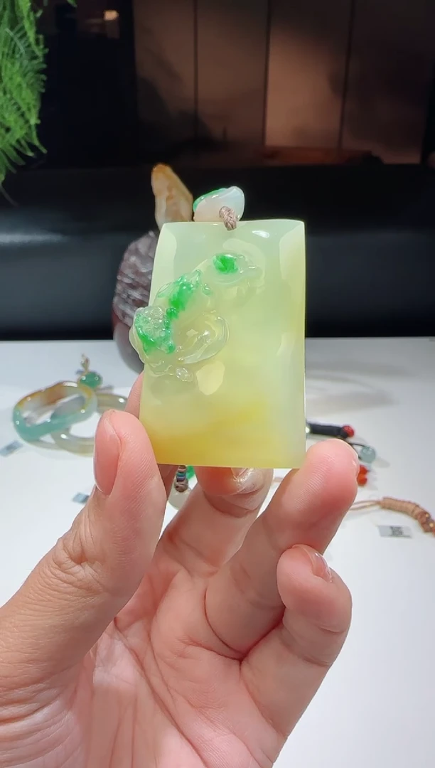 颈饰未镶嵌翡翠洋 风裳水佩