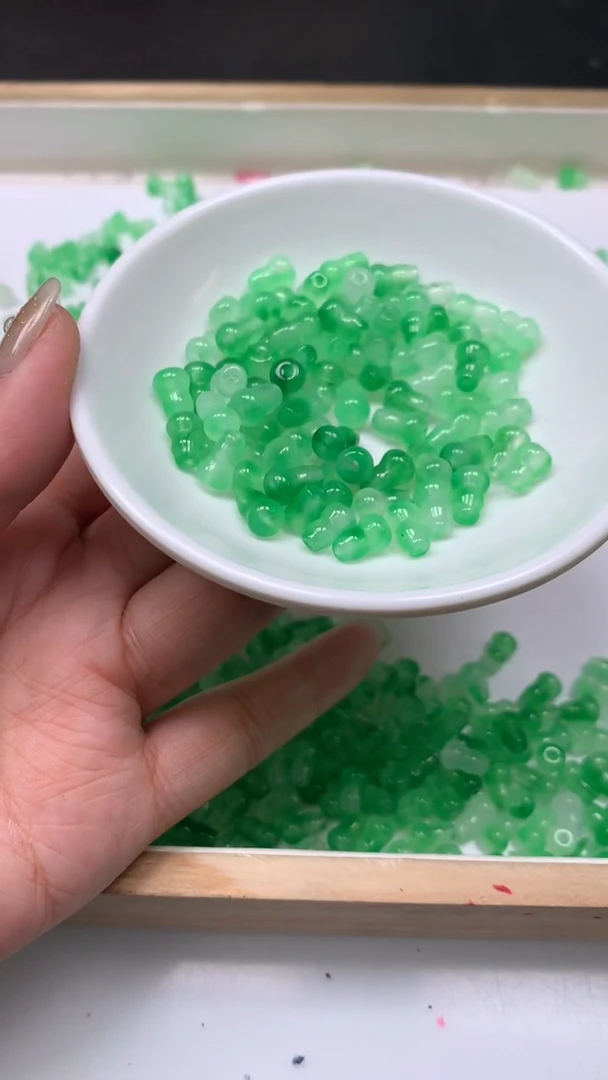 未镶嵌散珠玛瑙/玉髓E691 飘绿花 葫芦6*9mm 10个5元