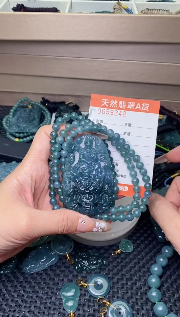 翡翠未镶嵌颈饰