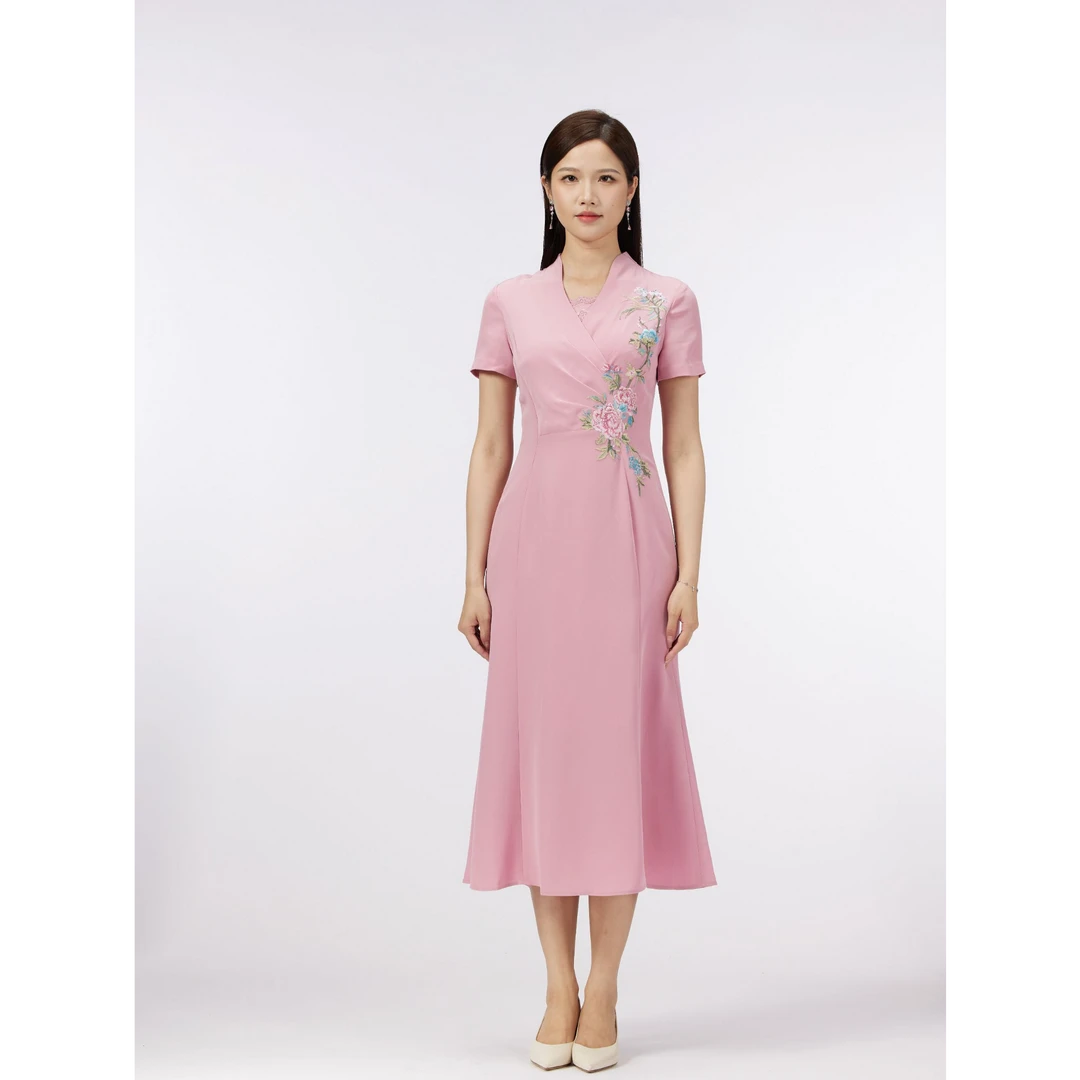 SUSSI/古色气质刺绣复古连衣裙收腰修身裙粉色圆领连衣裙短袖