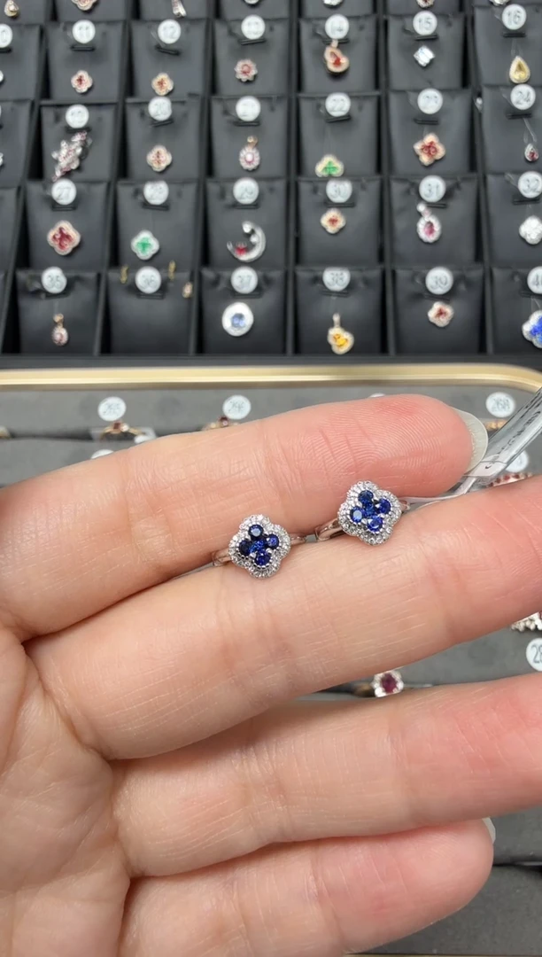 耳饰蓝宝石18K金镶嵌主石0.30克拉