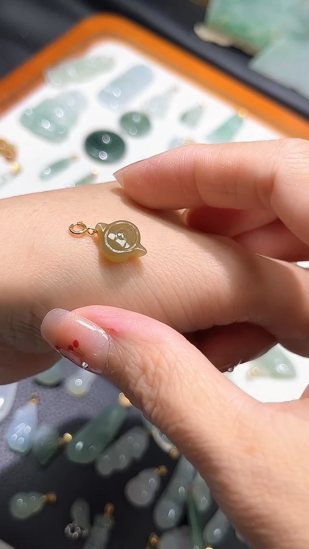 颈饰18K金镶嵌翡翠60
