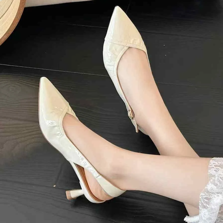 新款牛皮后空凉鞋2035607米色