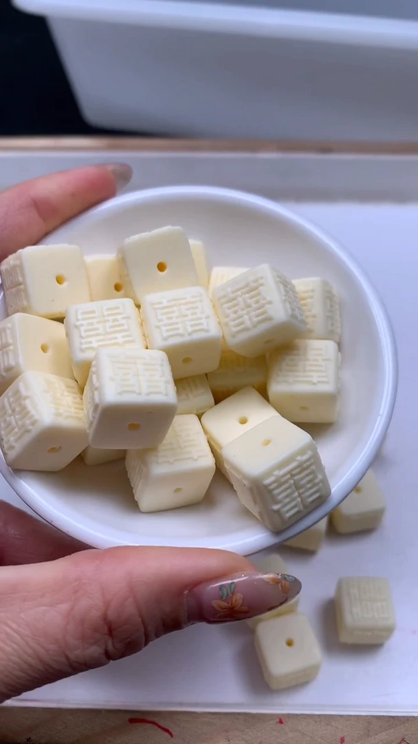 菩提散珠E880 牙 牙果 雕刻四方牌15*13mm2个5.8元