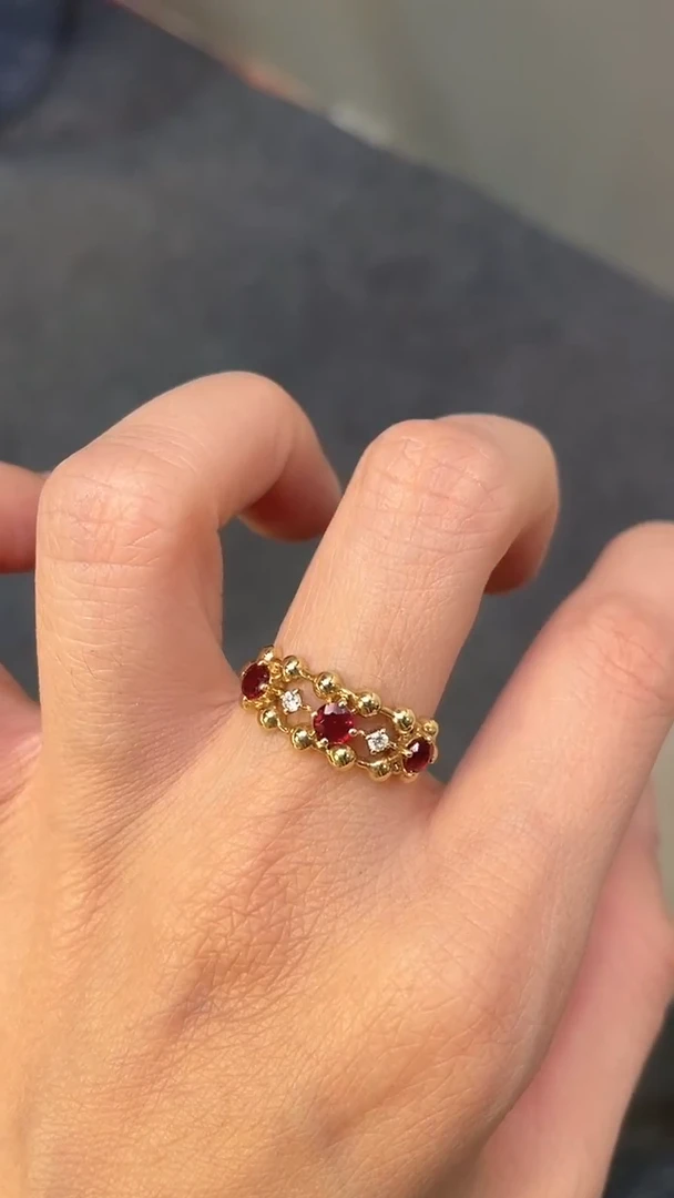 18K金镶嵌戒指红宝石无烧鸽血红主石：0.74ct