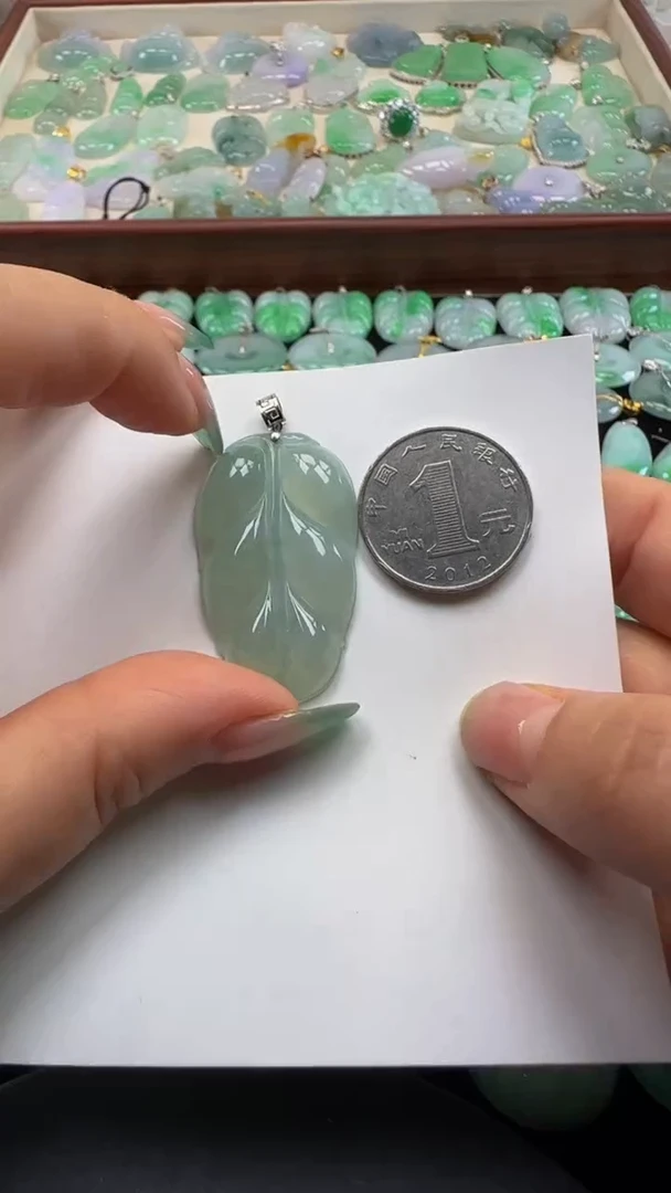 吊坠(不含链)18K金镶嵌翡翠叶子