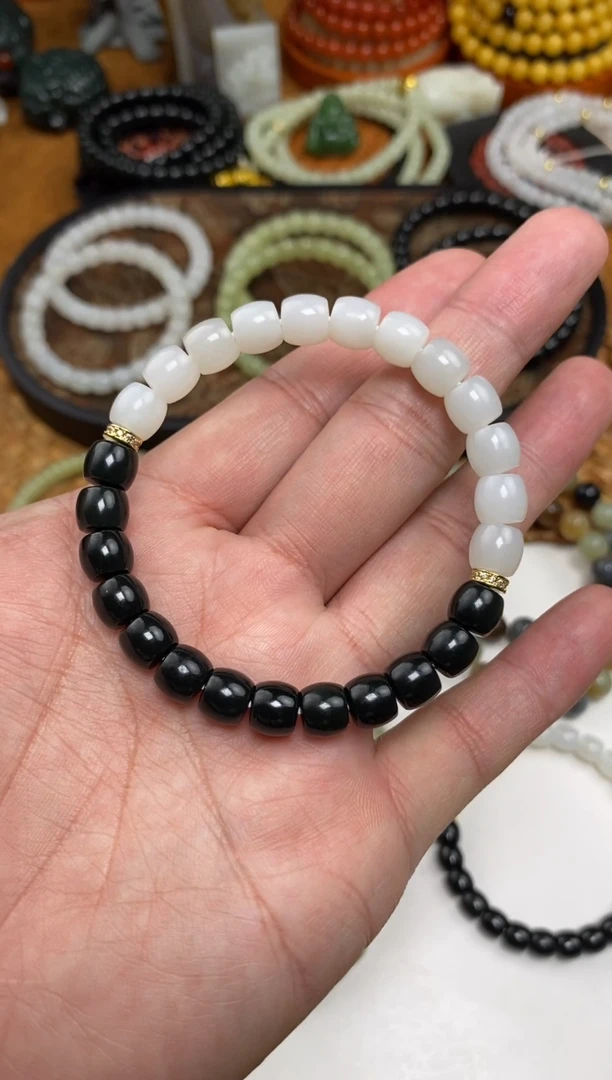 颈饰未镶嵌和田玉手串