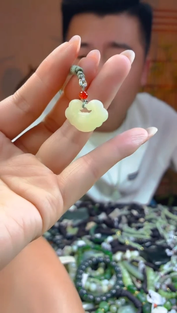 和田玉未镶嵌颈饰多样性发货，拍一发一