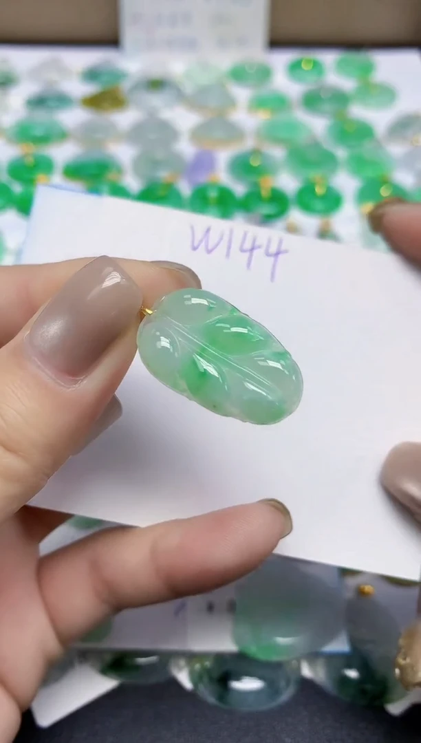 颈饰18K金镶嵌翡翠天然缅甸翡翠A货翡翠百元以上9元证书费自理