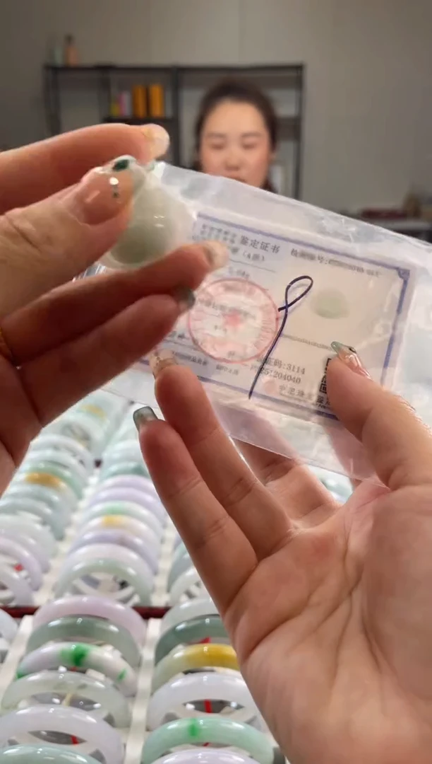 未镶嵌手镯翡翠多样性发一