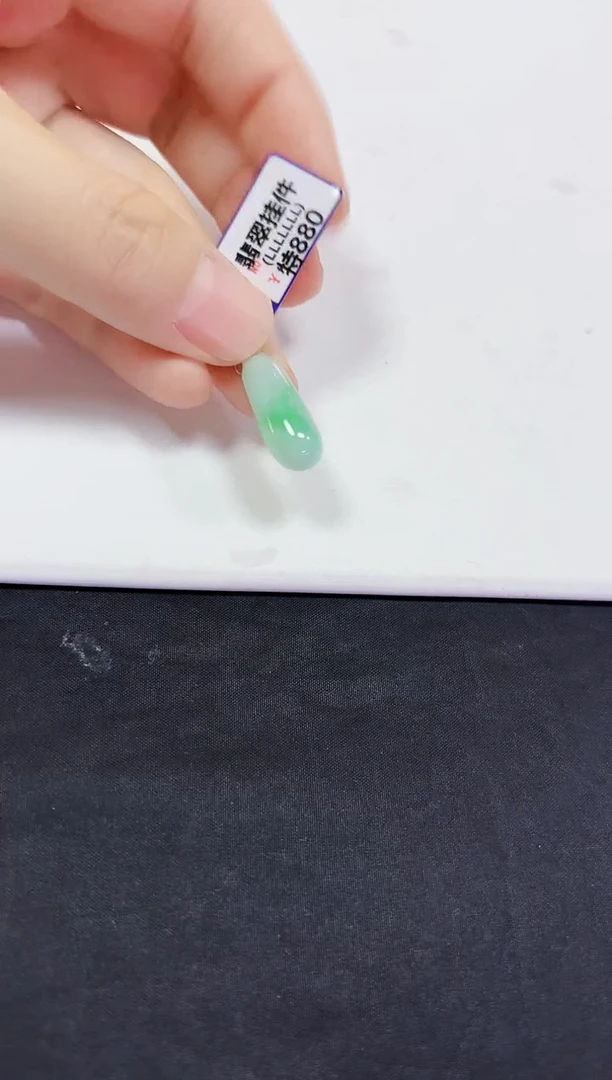 翡翠未镶嵌颈饰挂件