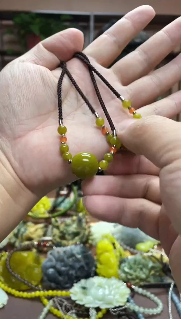 未镶嵌岫玉吊坠多样性发货发其中之一