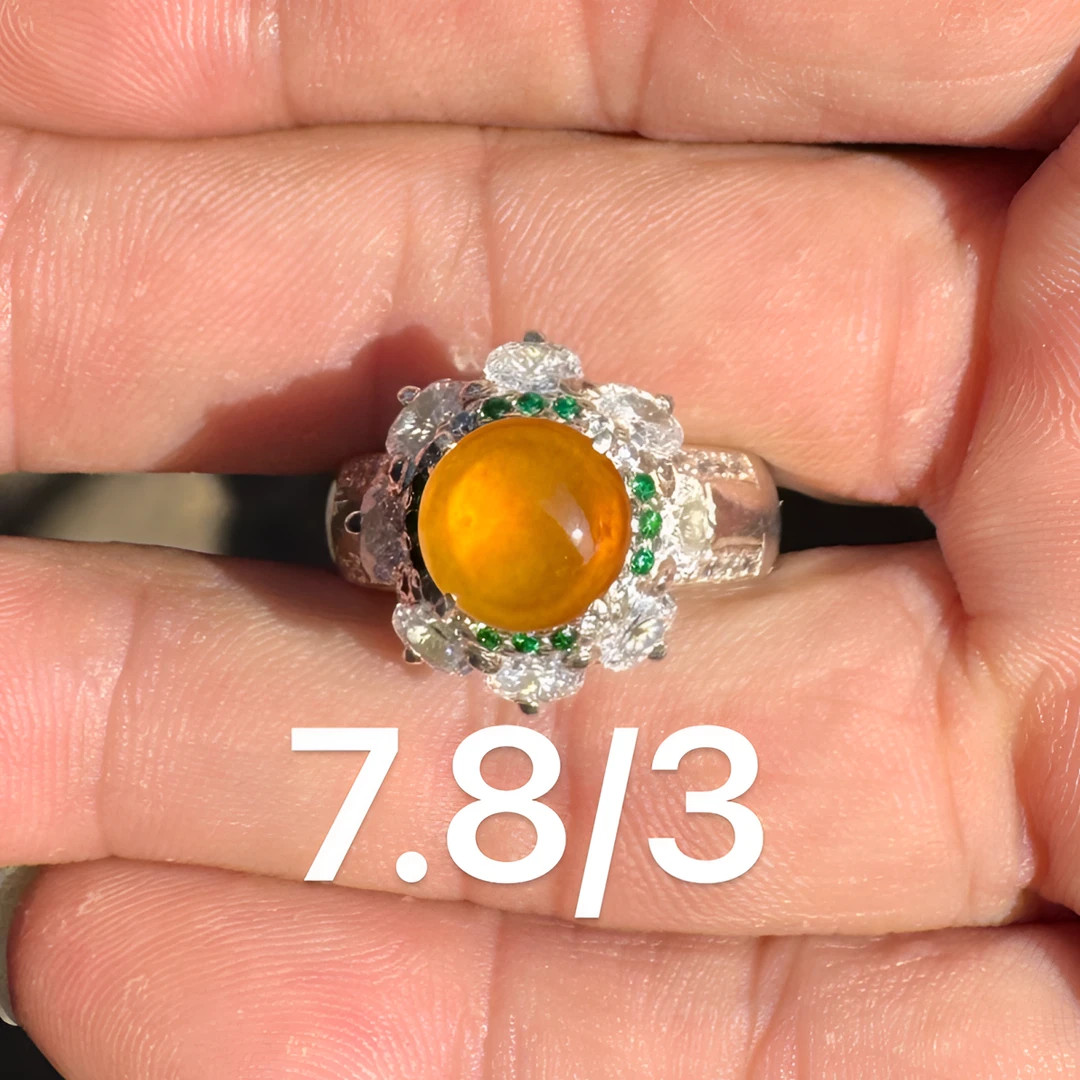 0117(小哪吒在源头)冰玻种翡翠炸光黄翡正圆戒面杠味荧光足M40