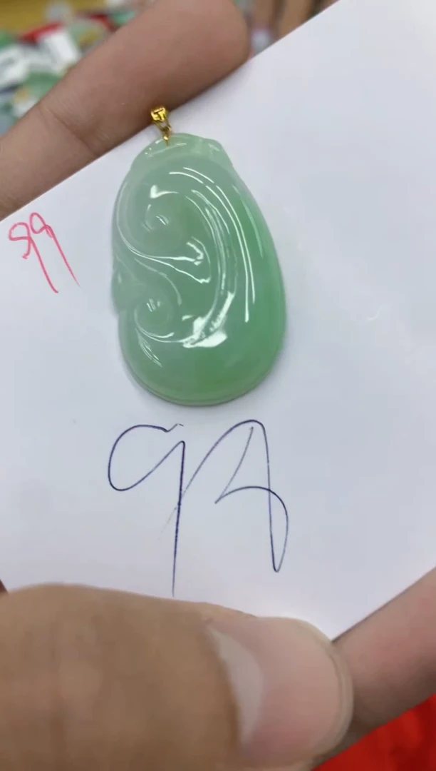 翡翠18K金镶嵌颈饰1111111111
