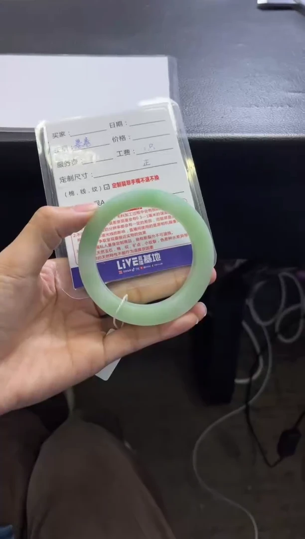 未镶嵌手镯定制翡翠热****?定制手镯不退不换