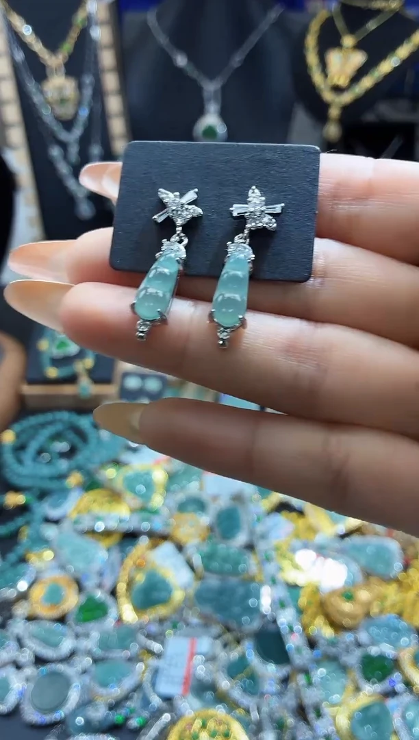 翡翠未镶嵌吊坠(不含链)天然翡翠a货 多样性发其一