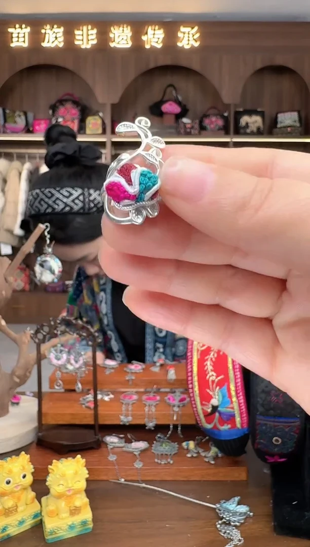 【闪购商品】织绣扶光苗绣传承137