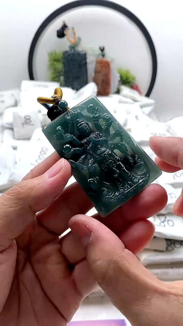 颈饰未镶嵌翡翠千手观音