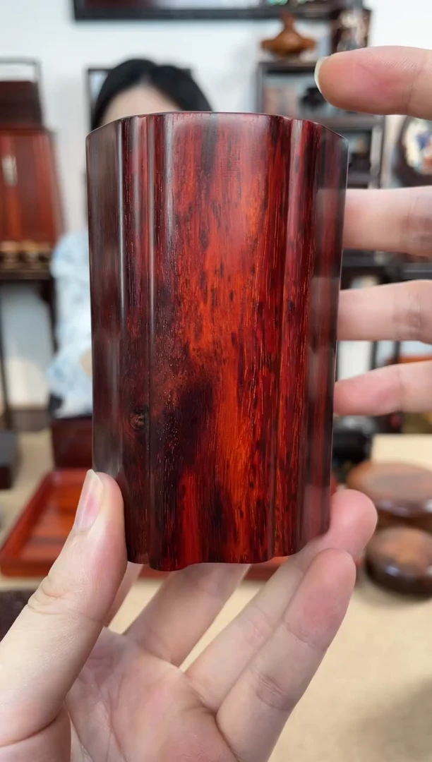紫檀木类成套家具笔筒