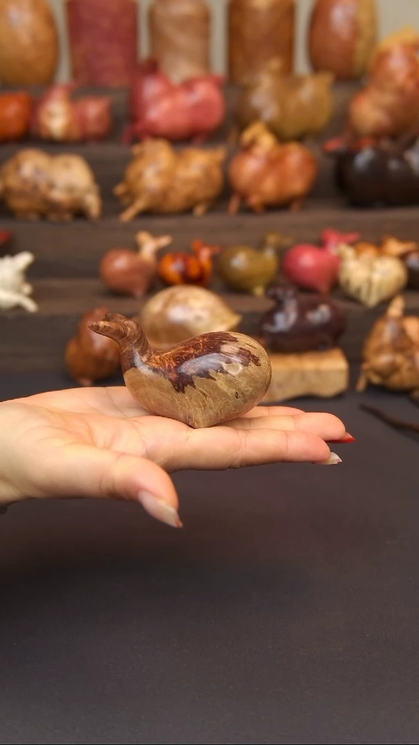 交趾黄檀（大红酸枝）刺猬紫檀鲸鱼