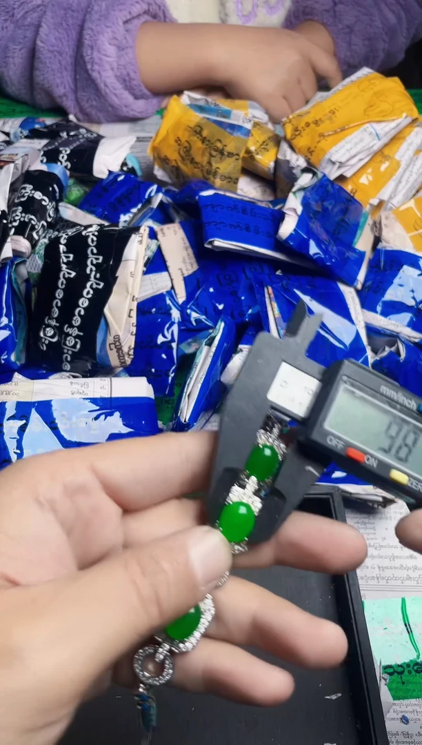 强子收货--所见即所得--多样性发货--FH259绿色蛋面手串