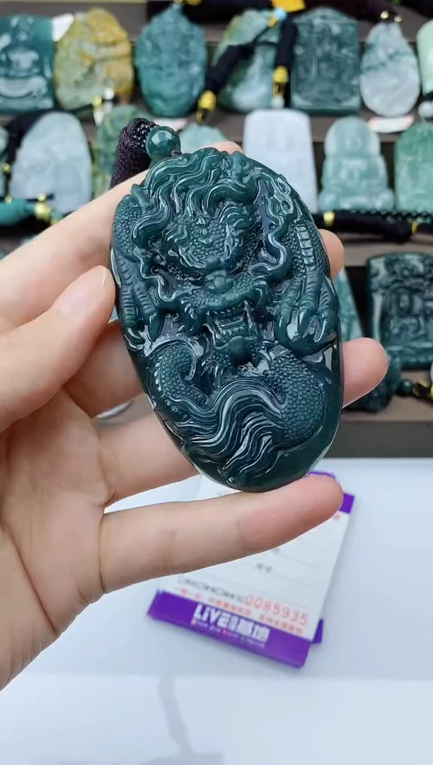 翡翠未镶嵌颈饰