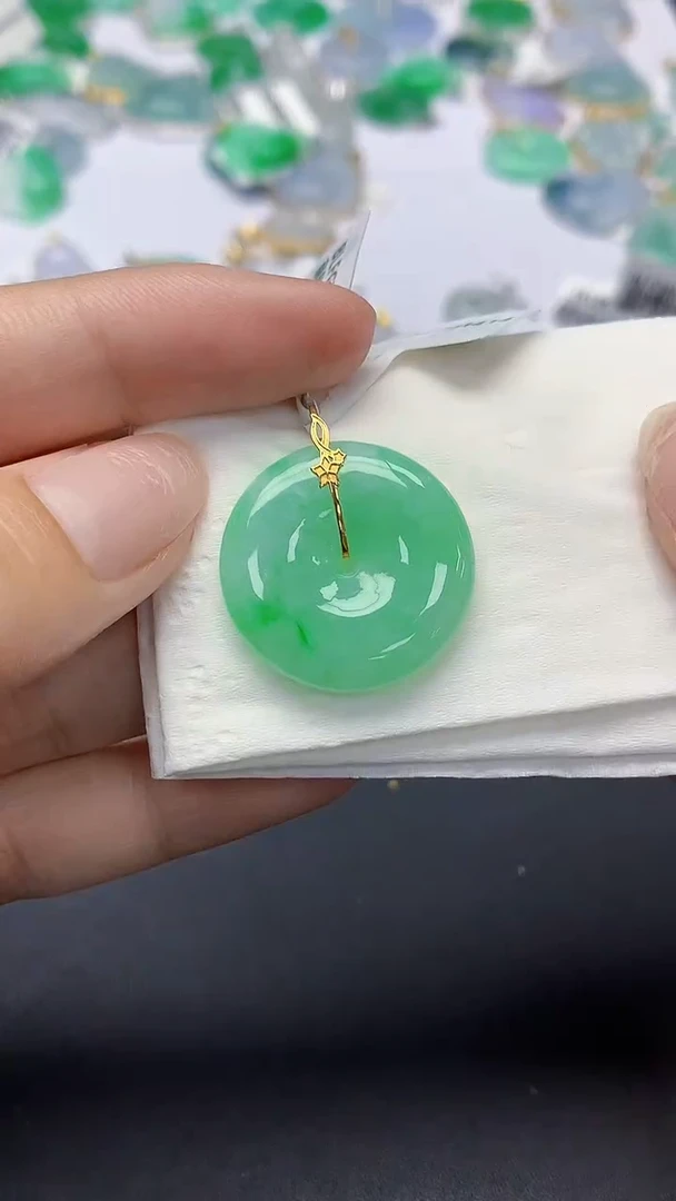 翡翠18K金镶嵌颈饰天然缅甸a货翡翠