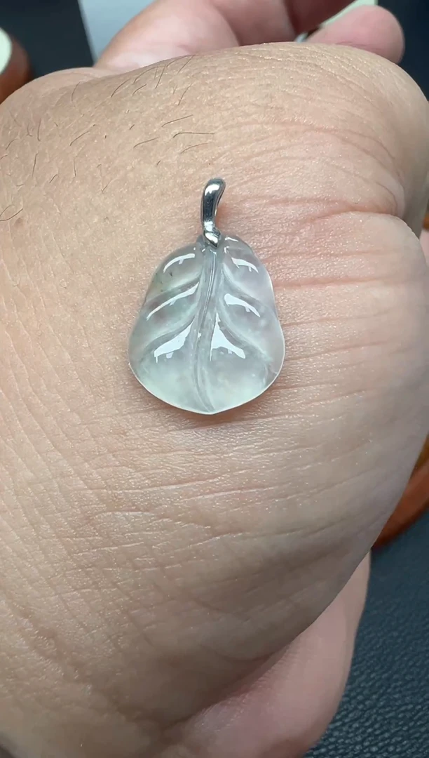 颈饰18K金镶嵌翡翠（26号链接）纯天然A货缅甸翡翠芭蕉叶吊坠