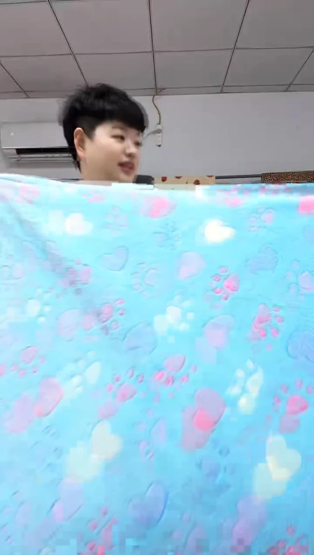 法兰绒1乘1.5左右尺寸，材质以主播介绍为准