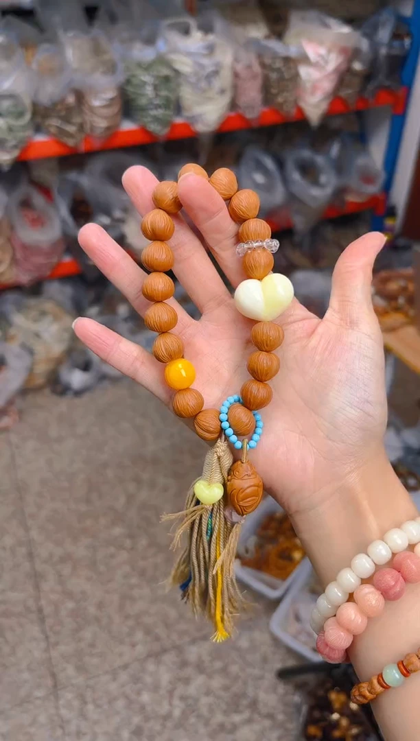 吊坠猴头核桃猴头屁桃新款手持