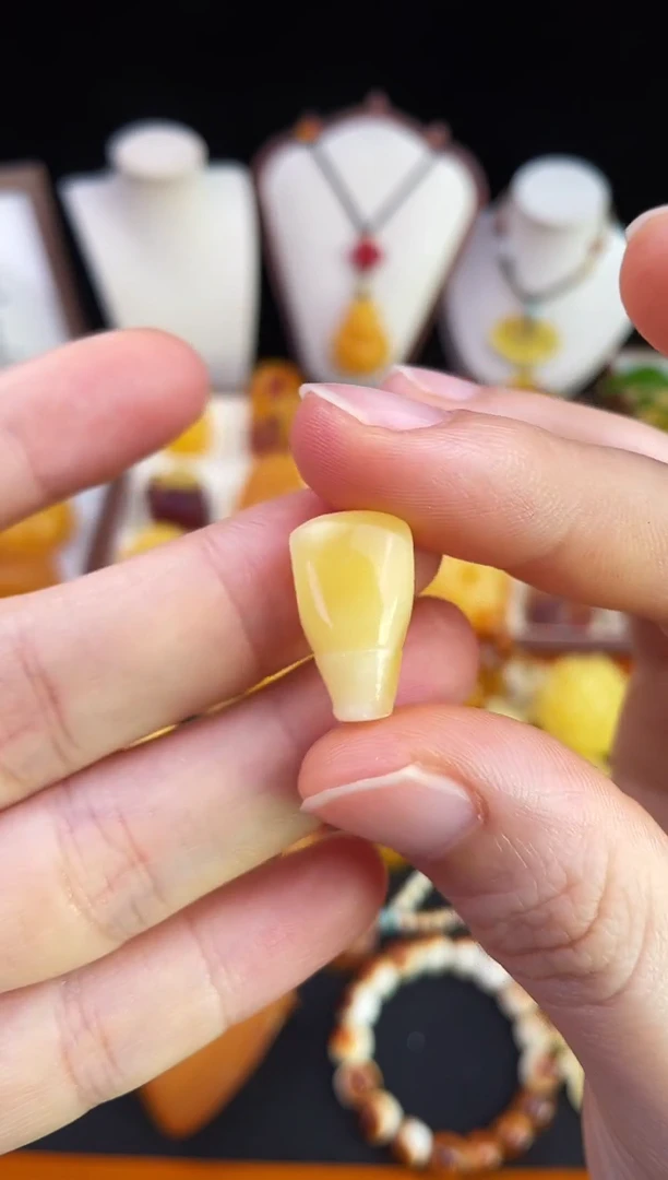 琥珀未镶嵌珠宝奇石柒月