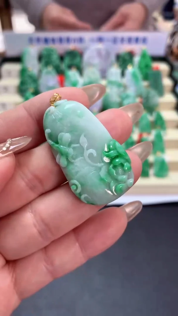 【闪购商品】翡翠吊坠(不含链)18K金镶嵌挂件