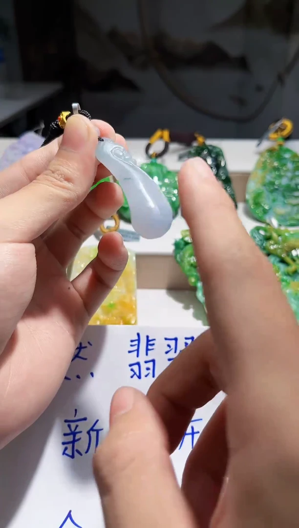 吊坠(不含链)未镶嵌翡翠挂件