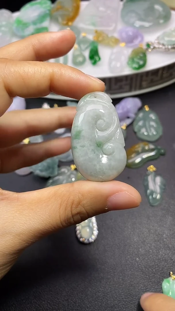 颈饰未镶嵌翡翠吊坠