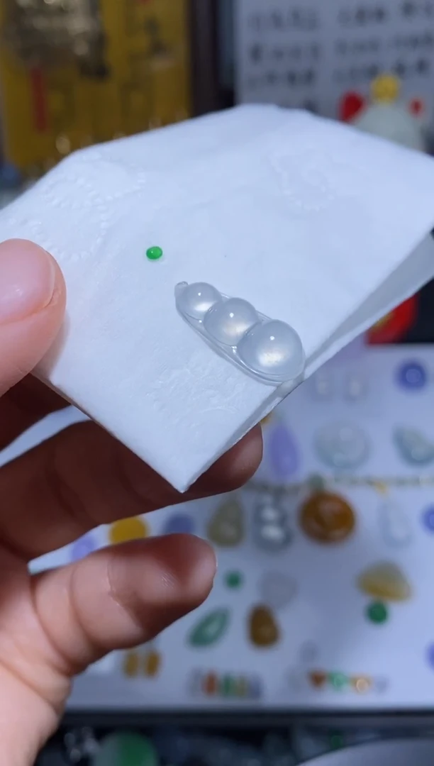 未镶嵌定制翡翠福豆