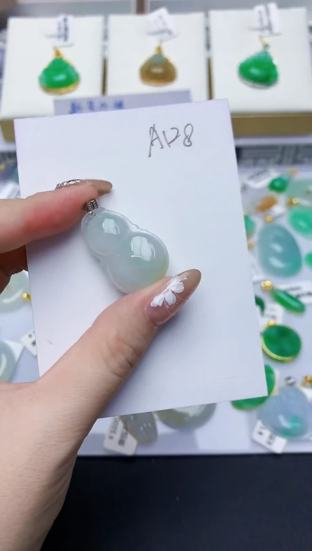 翡翠未镶嵌颈饰0000000000