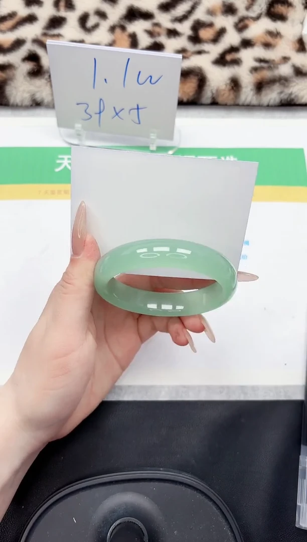 【闪购商品】石英质玉手镯未镶嵌122-58.5