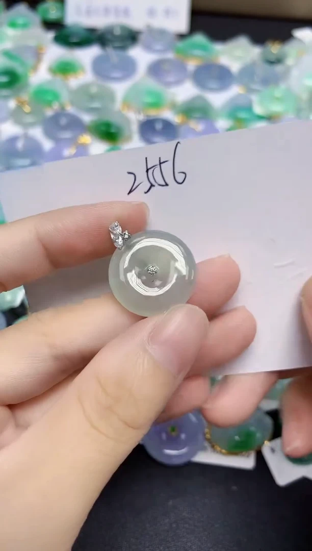 翡翠18K金镶嵌颈饰天然缅甸翡翠A货