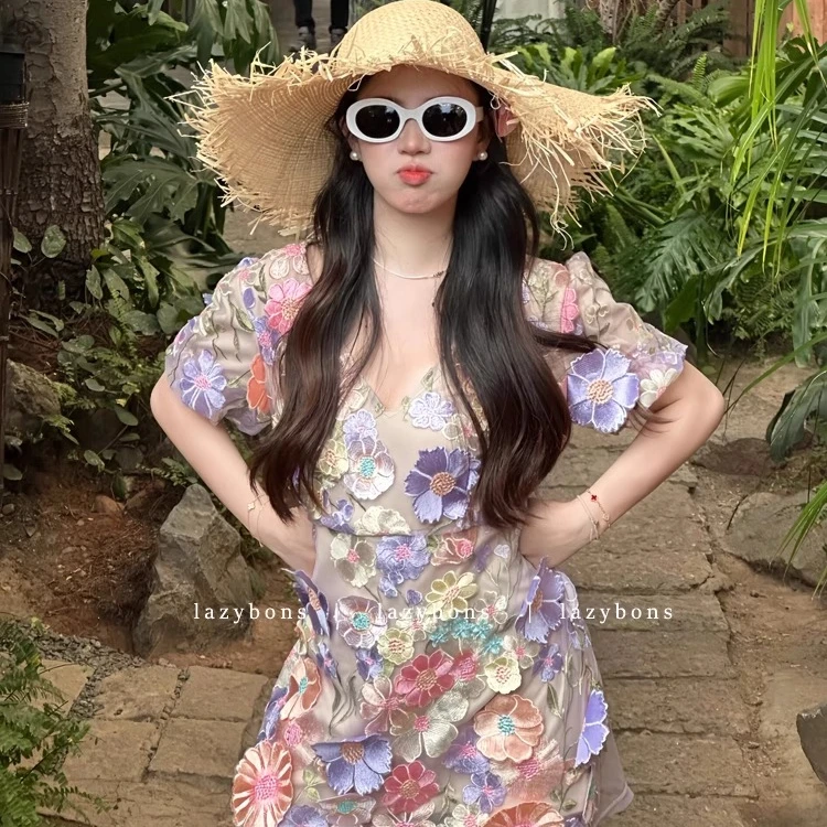 度假风连衣裙轻奢高级感名媛生日礼服裙重工立体花朵收腰包臀短裙