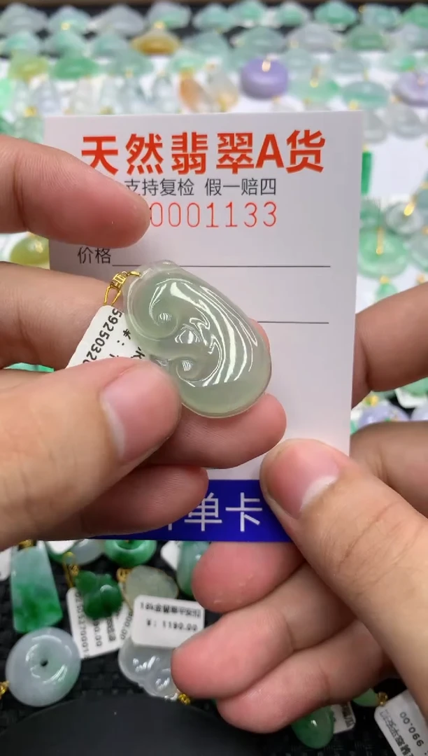 翡翠18K金镶嵌颈饰11111111111